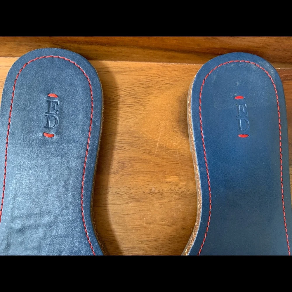 LOVE Slip On Sandals - Picture 2 of 4